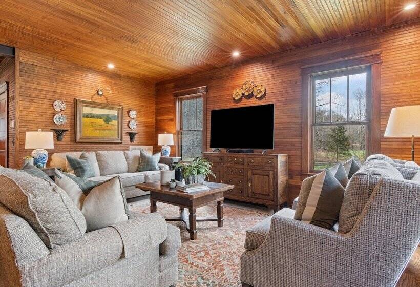 Leipers Retreat Secluded 3 Bdr Craftsman Home