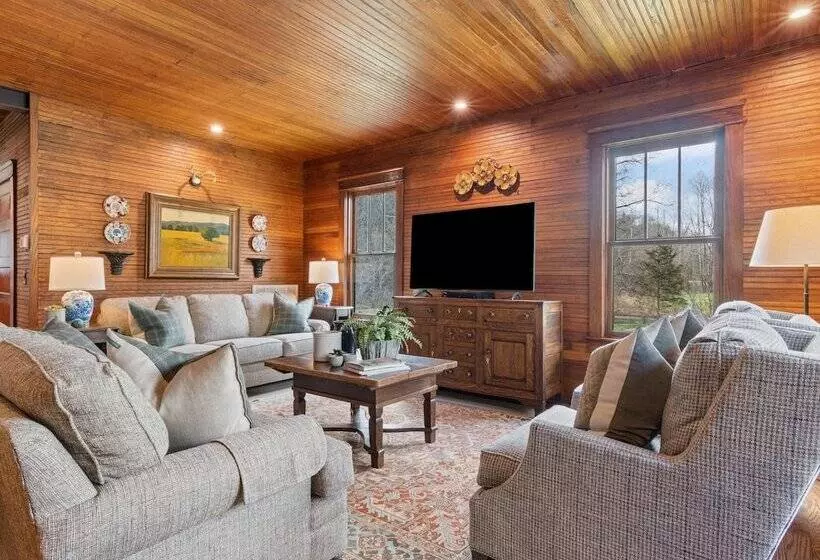 Leipers Retreat Secluded 3 Bdr Craftsman Home