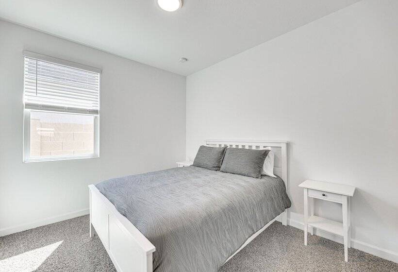 Maricopa Home W/ Putting Green & Covered Patio!