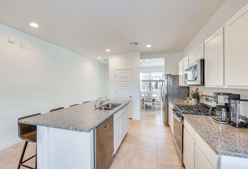 Maricopa Home W/ Putting Green & Covered Patio!