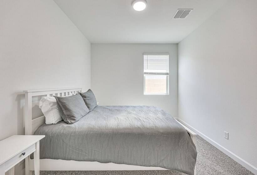 Maricopa Home W/ Putting Green & Covered Patio!