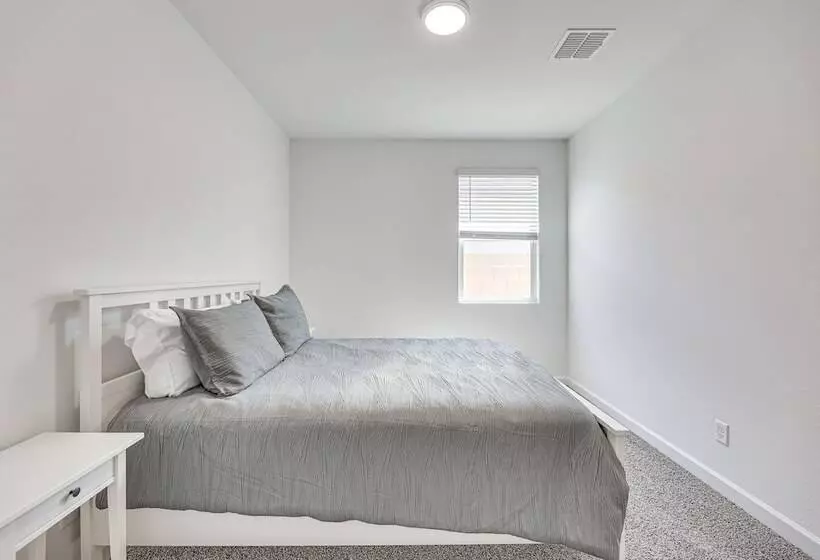 Maricopa Home W/ Putting Green & Covered Patio!