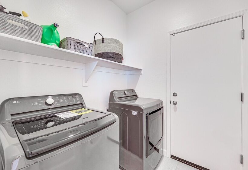 Maricopa Home W/ Putting Green & Covered Patio!