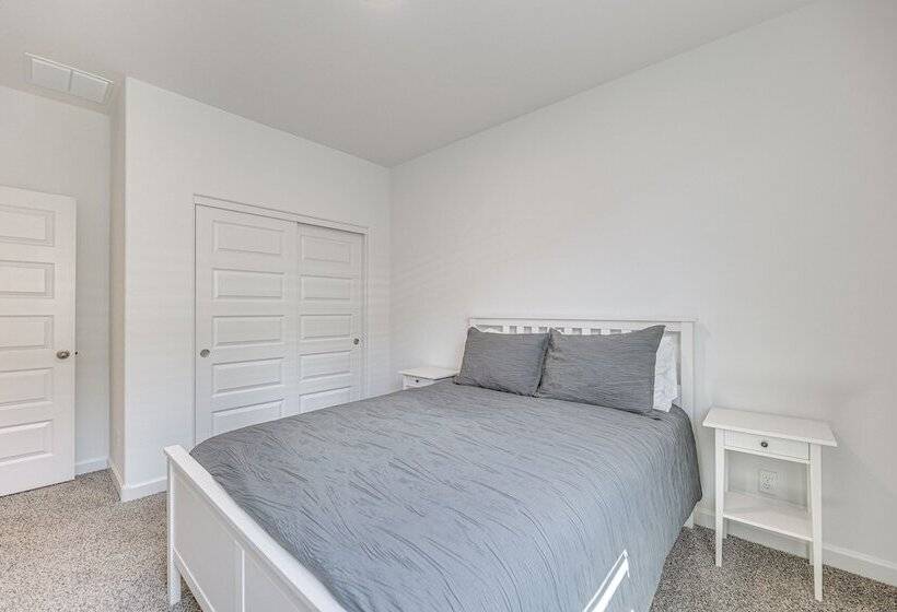 Maricopa Home W/ Putting Green & Covered Patio!