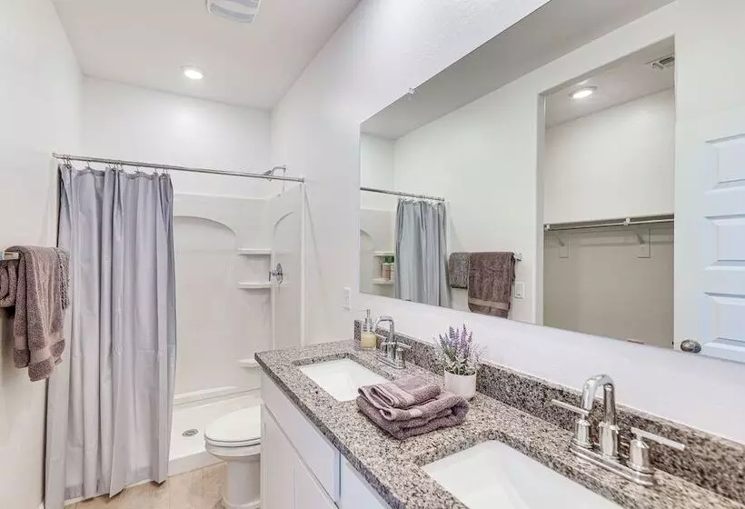 Maricopa Home W/ Putting Green & Covered Patio!