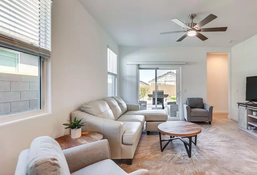 Maricopa Home W/ Putting Green & Covered Patio!