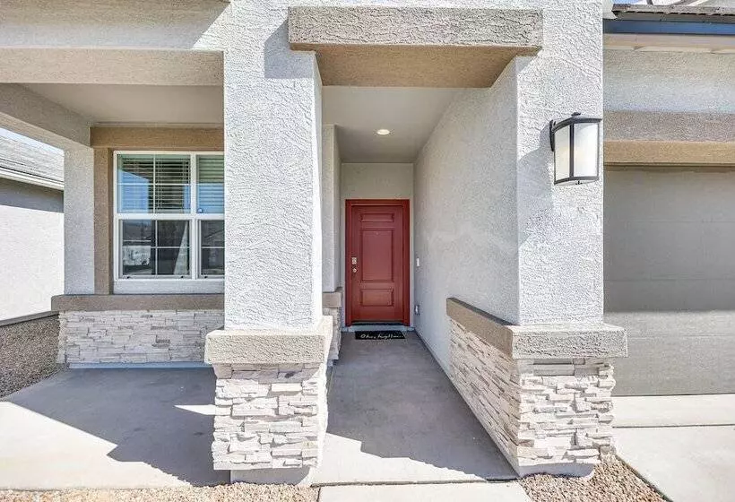 Maricopa Home W/ Putting Green & Covered Patio!