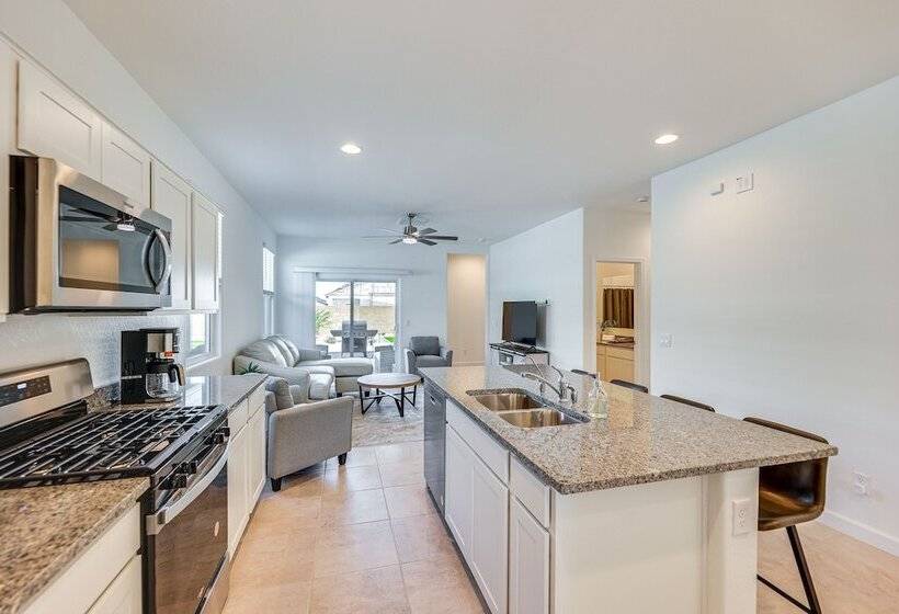 Maricopa Home W/ Putting Green & Covered Patio!