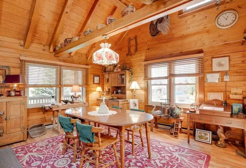 Peaceful Luray Cabin W/ Hot Tub, Deck & Fire Pit!