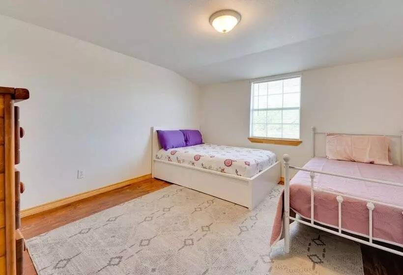 Pet Friendly Cabin On 3 Acres: 7 Mi To Uvalde!