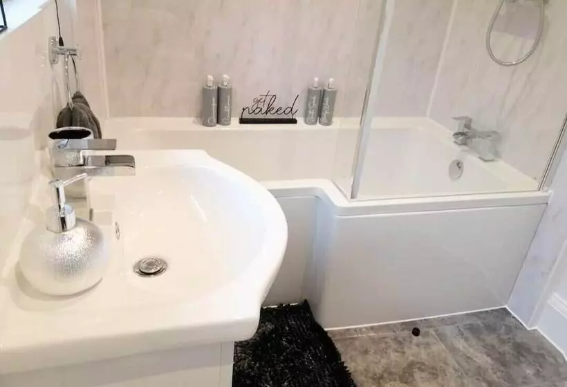 レジデンス Serenity Holiday Let In South Chard