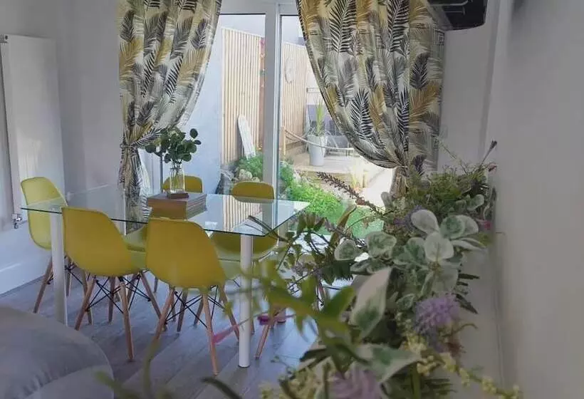 レジデンス Serenity Holiday Let In South Chard