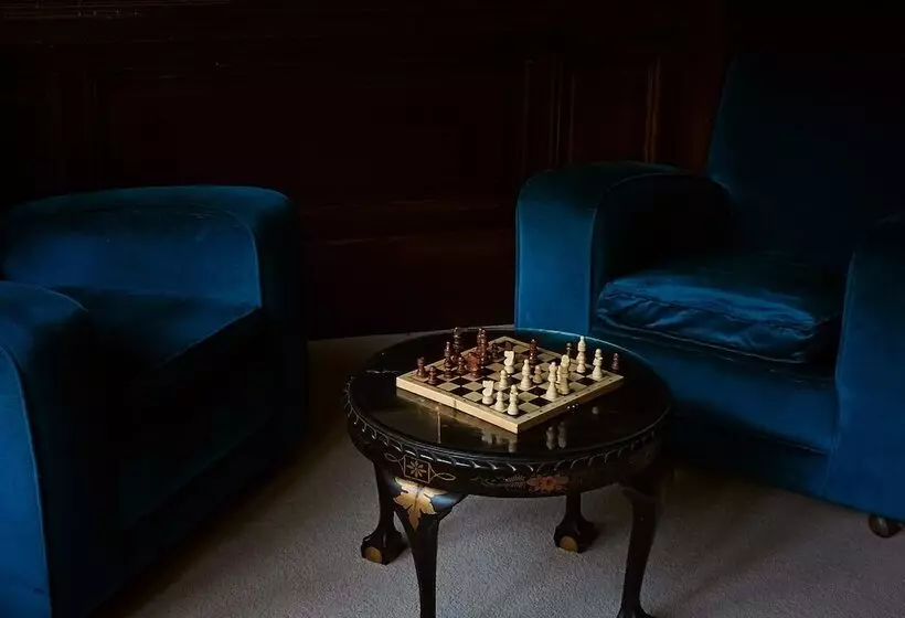 Residenssi Captivating 6 Bed Manor House In Totland Bay