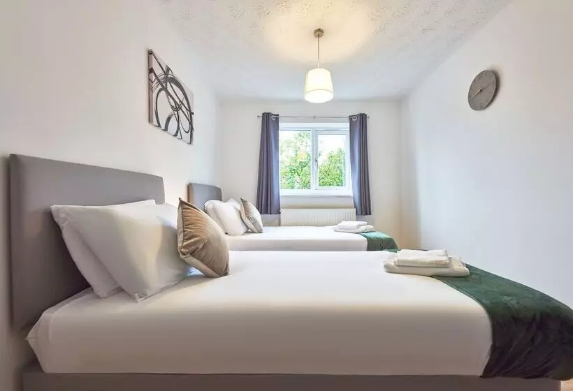 اقامتگاه Stunning 3 Bed House In Central Milton Keynes