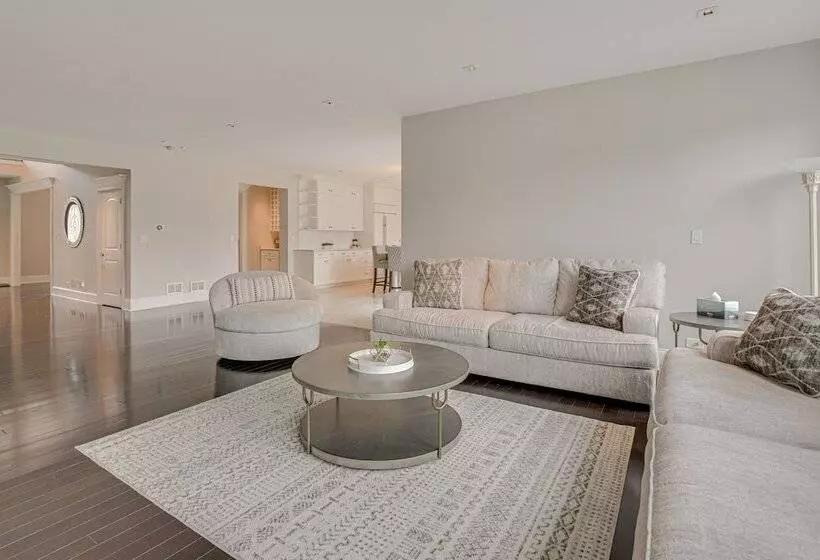 Spacious Inverness Home ~ 36 Mi To Chicago!