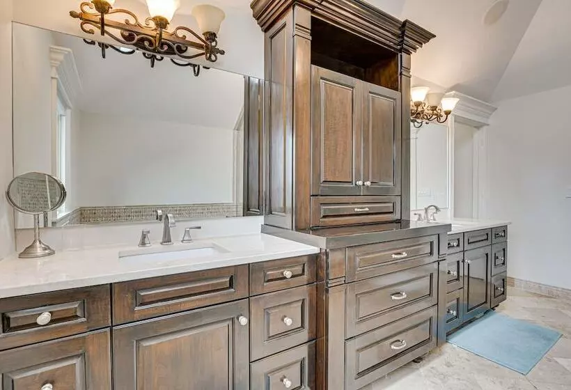 Spacious Inverness Home ~ 36 Mi To Chicago!