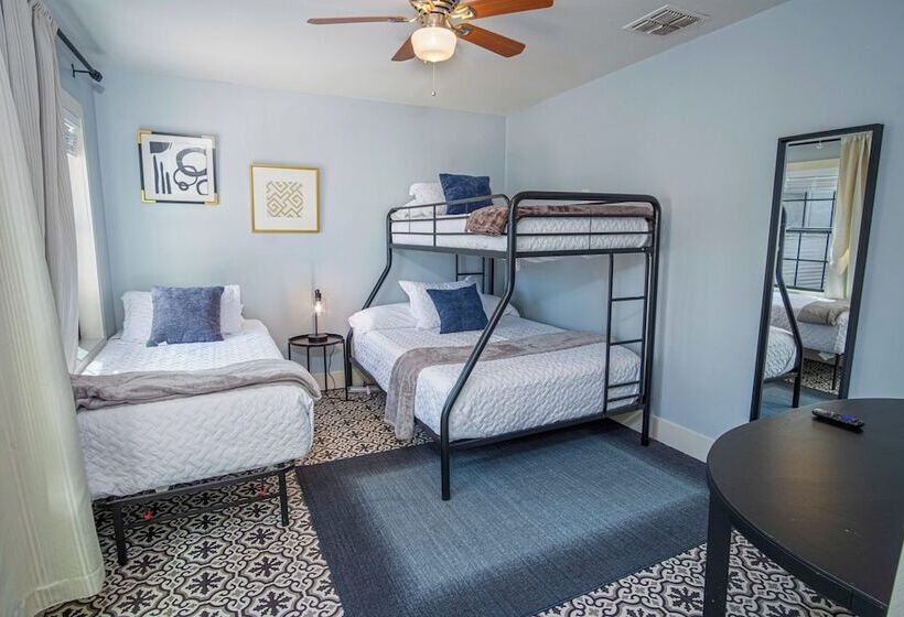 Stunning 3br/2ba Haven In Downtown S Heart