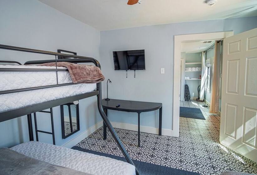 Stunning 3br/2ba Haven In Downtown S Heart