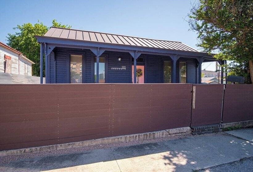 Stunning 3br/2ba Haven In Downtown S Heart