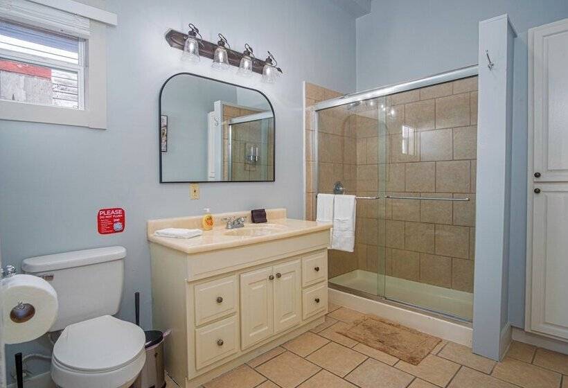 Stunning 3br/2ba Haven In Downtown S Heart