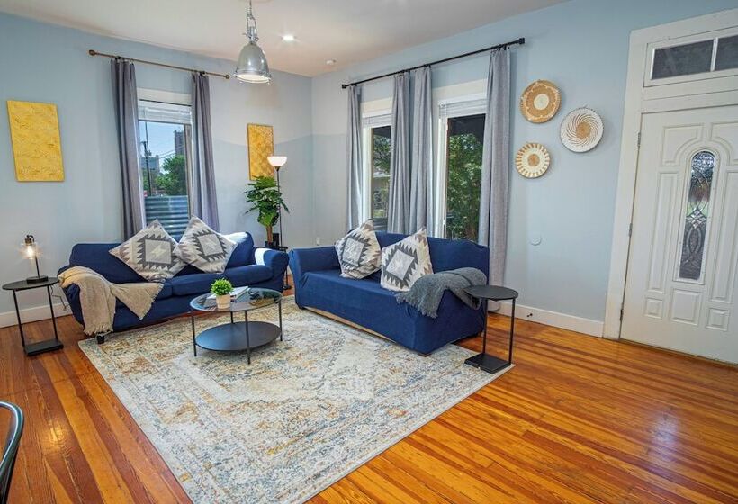 Stunning 3br/2ba Haven In Downtown S Heart