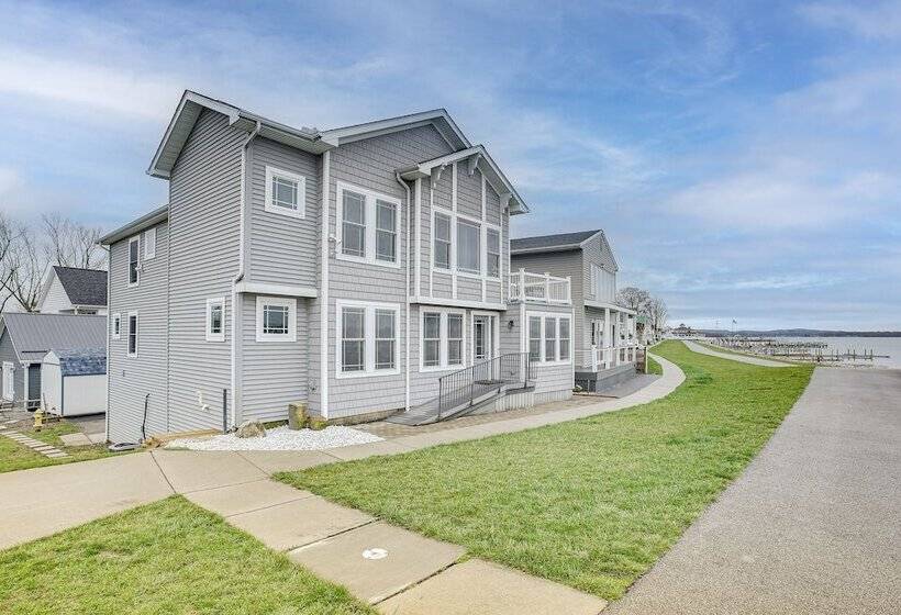 Waterfront Buckeye Lake House: Deck + Views!
