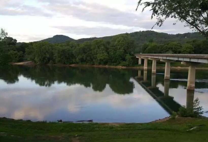 Anglers Riverfront Motel