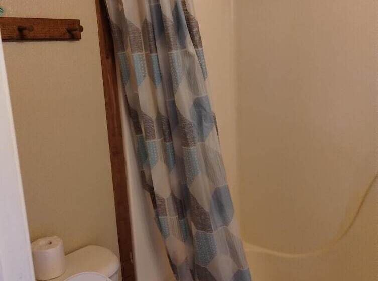 Anglers Riverfront Motel