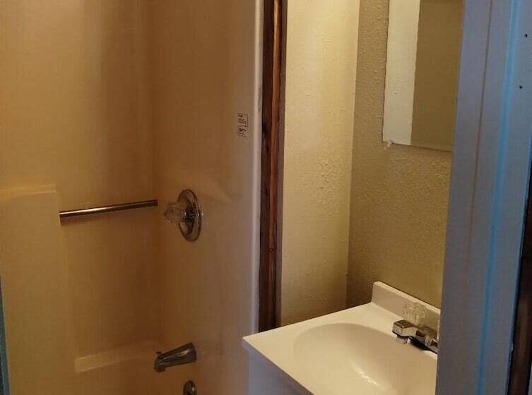 Anglers Riverfront Motel