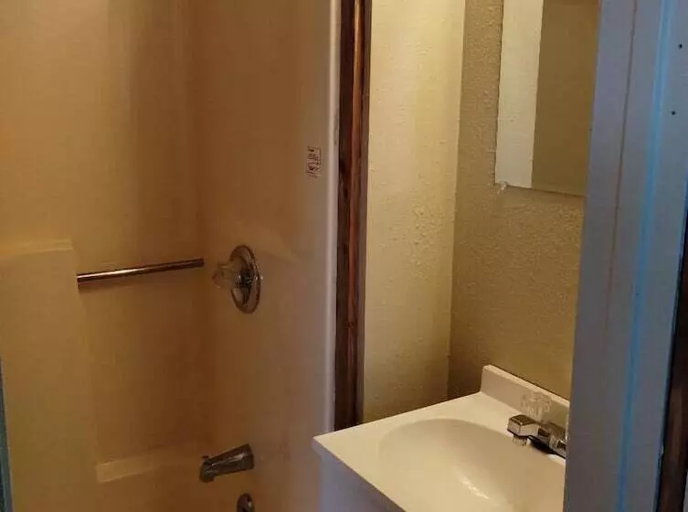 Anglers Riverfront Motel