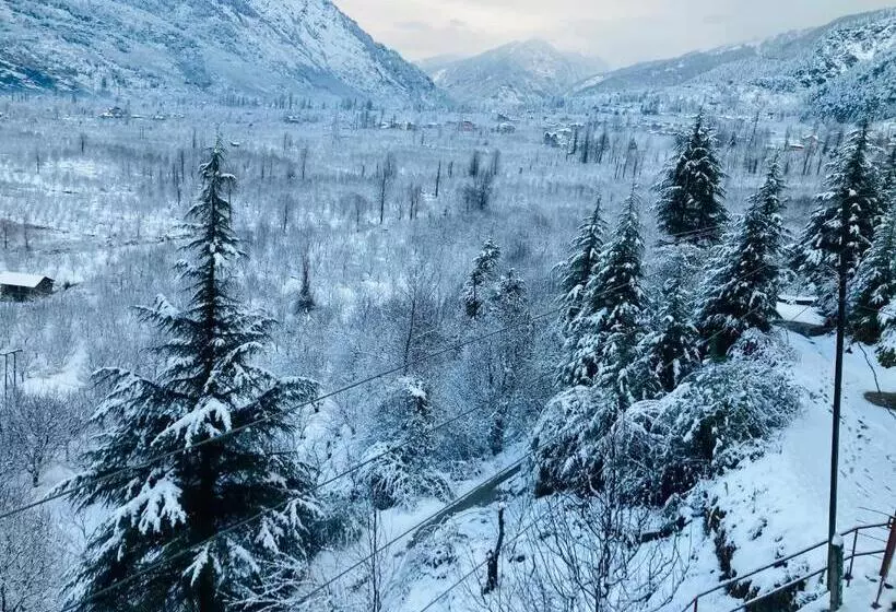 ホテル Snow Crest Residency