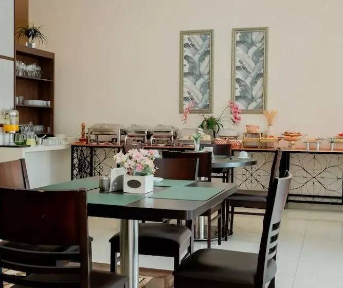 هتل Megal Suites