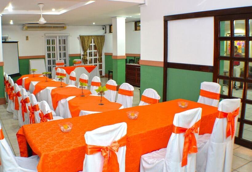 هتل Plaza Cosiguina