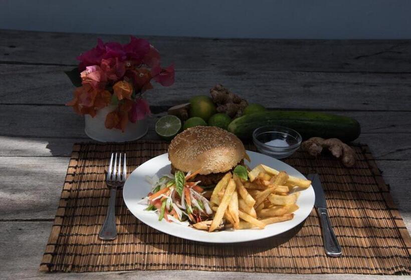 Hotel Zanzistar Lodge