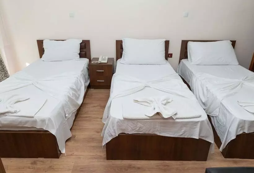 Hotel Leo