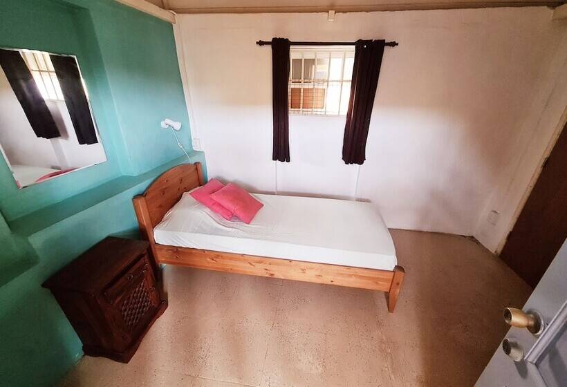 پانسیون Villa Creole