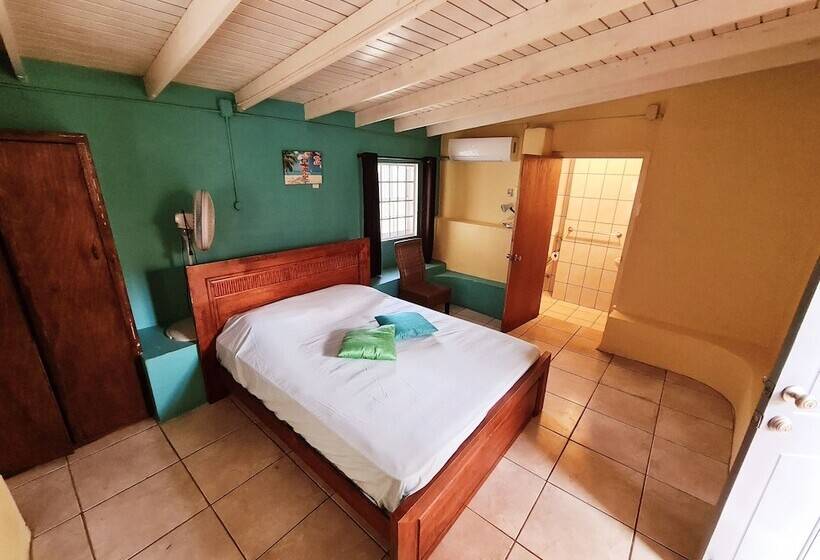 پانسیون Villa Creole