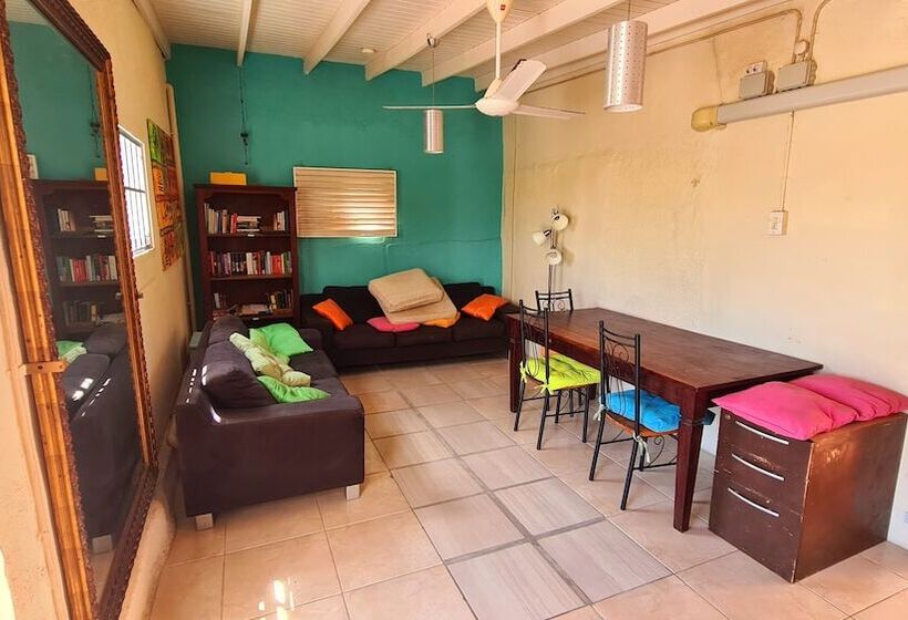 پانسیون Villa Creole