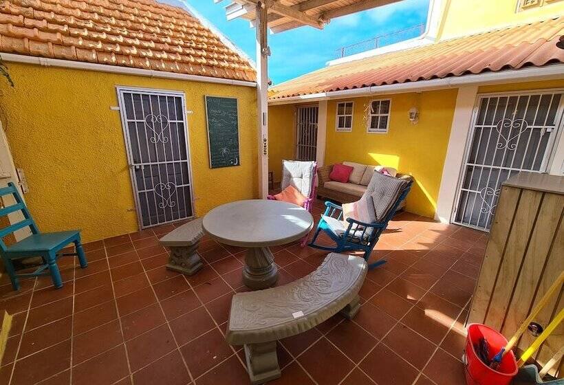 پانسیون Villa Creole