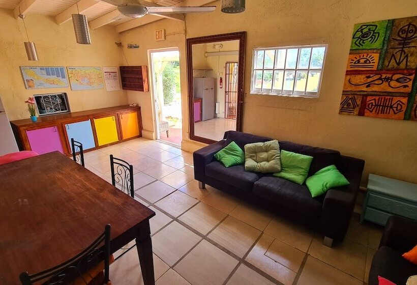 پانسیون Villa Creole