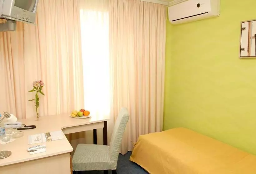 7 Days Hotel Kamyanets Podilskyi