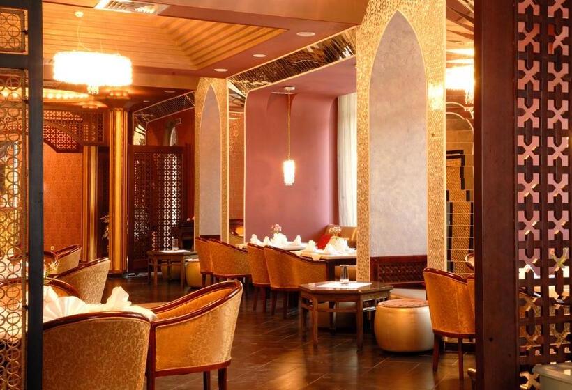 7 Days Hotel Kamyanets Podilskyi