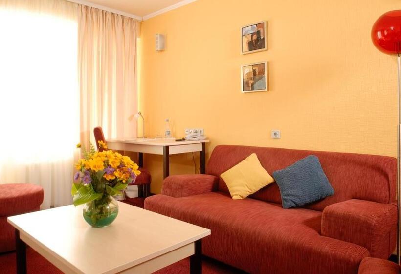 7 Days Hotel Kamyanets Podilskyi