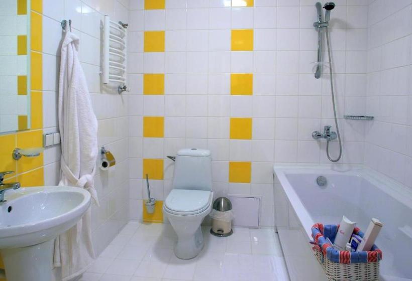 7 Days Hotel Kamyanets Podilskyi