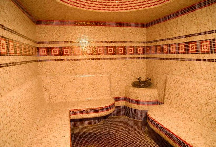 7 Days Hotel Kamyanets Podilskyi