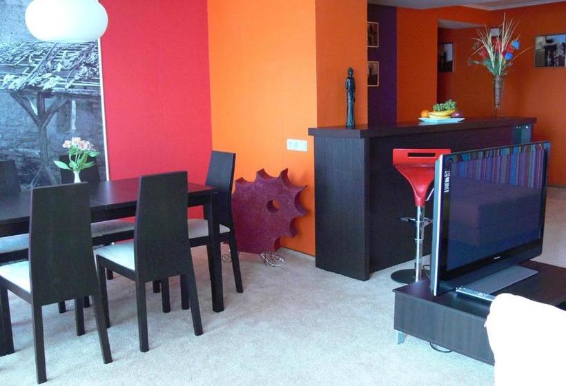 7 Days Hotel Kamyanets Podilskyi