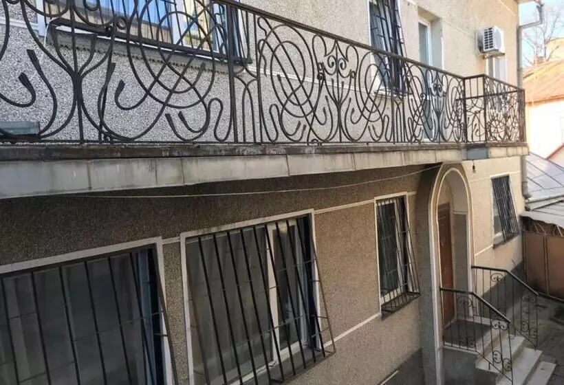 Pelican Guest House & Hostel