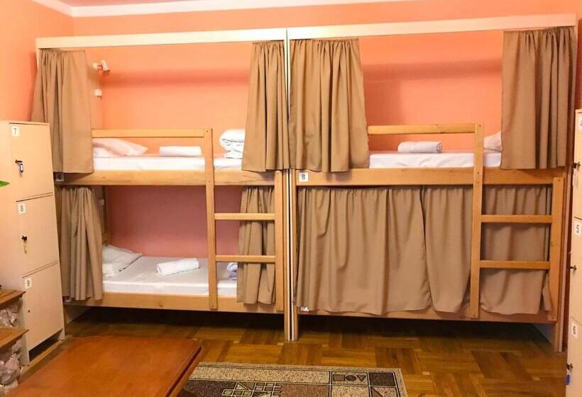 Pelican Guest House & Hostel