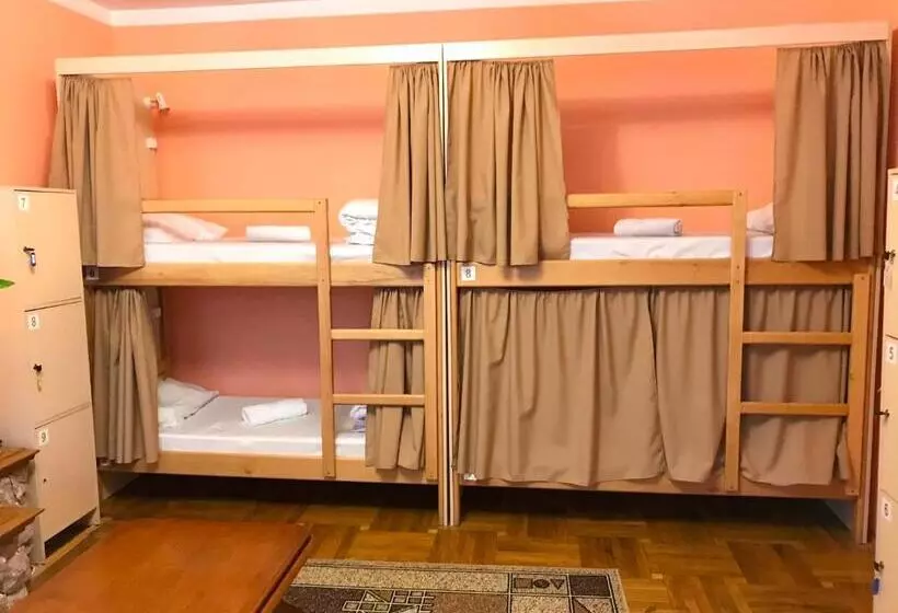Pelican Guest House & Hostel
