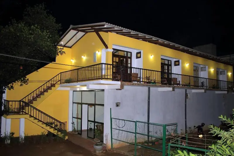 تختخواب و صبحانه Sanemro Villa